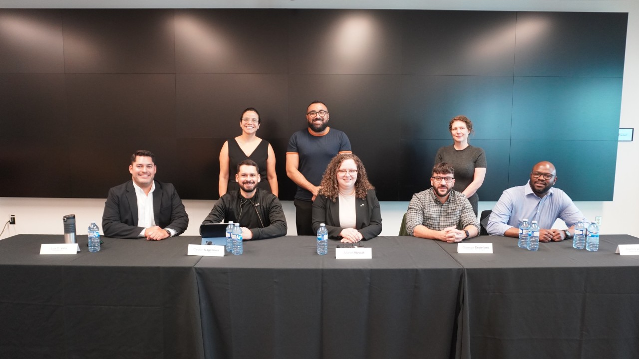 Mesa redonda na Universidade de Calgary